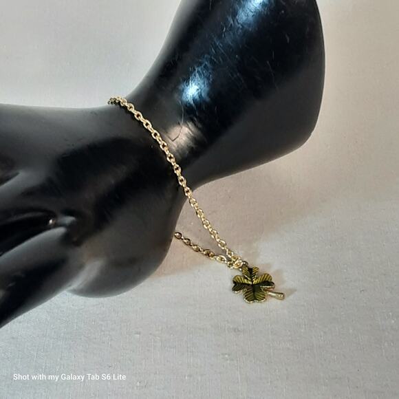 Four Leaf Clover Charm Bracelet Gold Tone Curb Chain - Picture 3 of 15